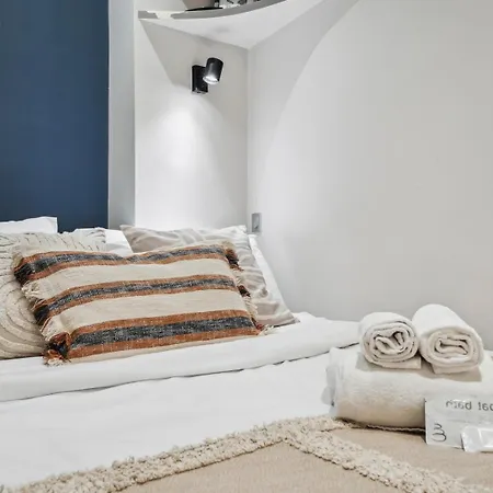 Bnbnook - In Paris' Heart - Eiffel Tower Appartement *